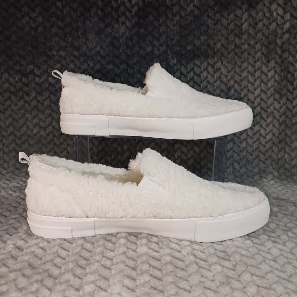Levi's Women's White Sherpa Slip On Sneakers Fuzzy Fur Lined‎ Comfort Shoes 9.5